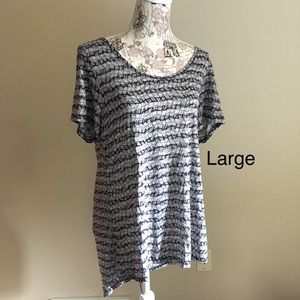 Large LuLaRoe Classic T